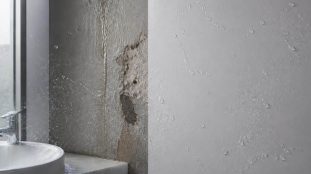 découvrez comment la peinture hydrofuge pour pièces humides améliore la résistance des murs aux projections d'eau, assurant protection et durabilité dans vos espaces intérieurs.